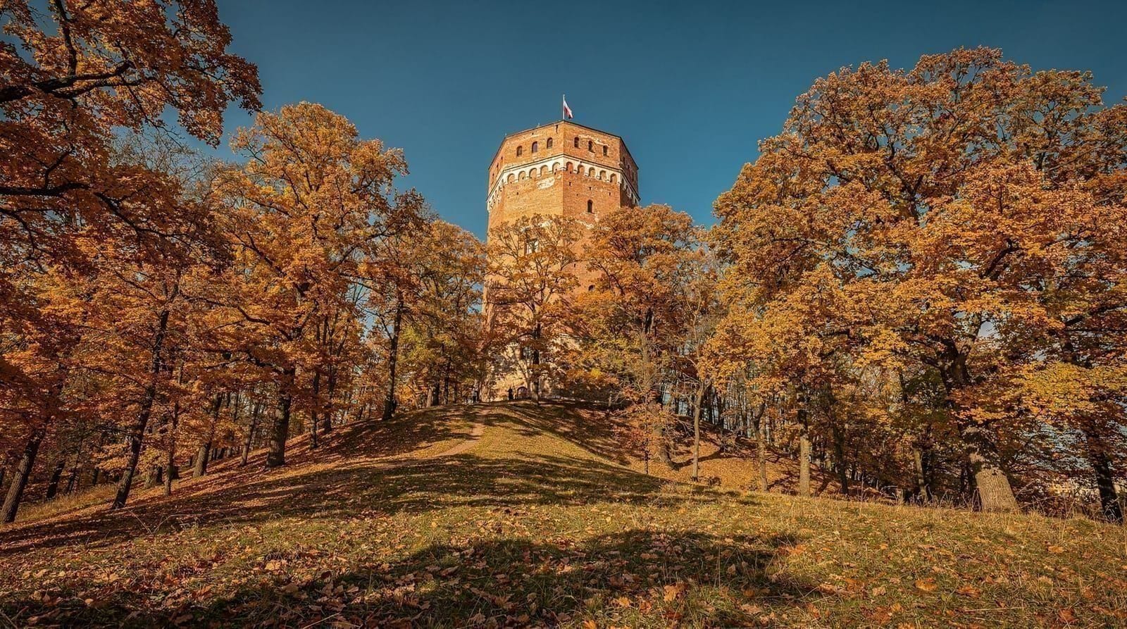 Gediminas Tower and castle — visiting guide — Everything you need to visit Gediminas Tower and the Upper Castle in Vilnius — e