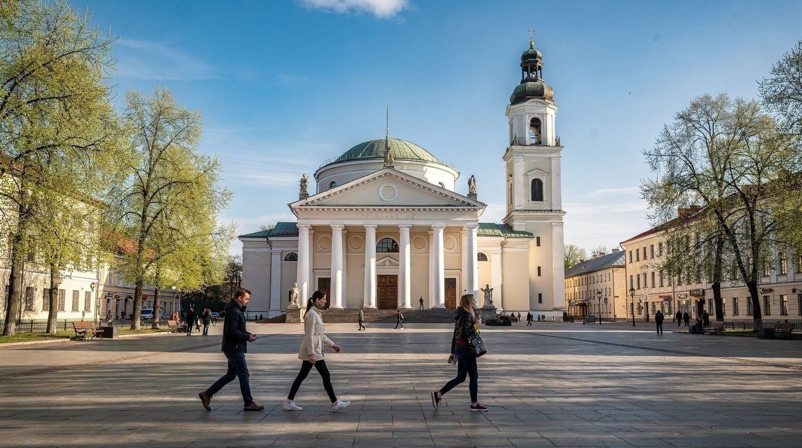Vilnius Cathedral Square — a complete visitor guide — Explore Vilnius Cathedral Square — the baroque cathedral, belfry, Gediminas monu