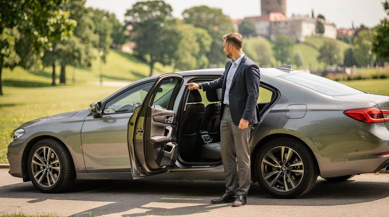 Vilnius: Full day private assistant driver