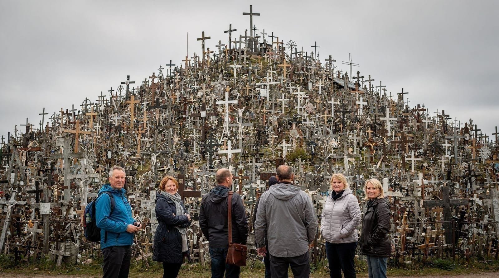 Hill of Crosses tour from Vilnius: which option to book — Compare full-day and private tours to the Hill of Crosses from Vilnius — what's 