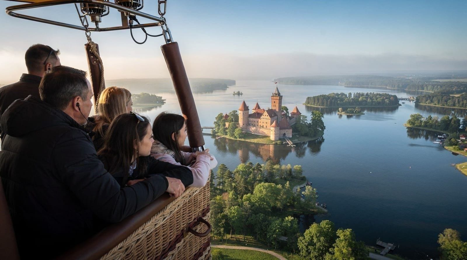 Trakai hot air balloon flight: which experience to book — Compare hot air balloon flights near Trakai and Vilnius — what's included, when 